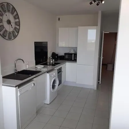 Les Rivages De Rochelongues, T3, Piscine, Clim, Parking