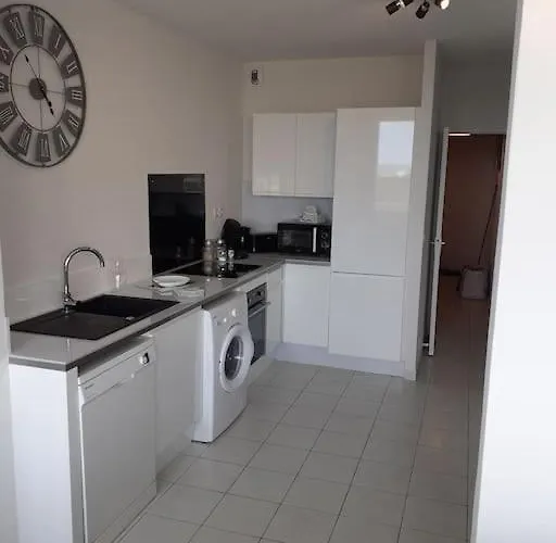 Les Rivages De Rochelongues, T3, Piscine, Clim, Parking